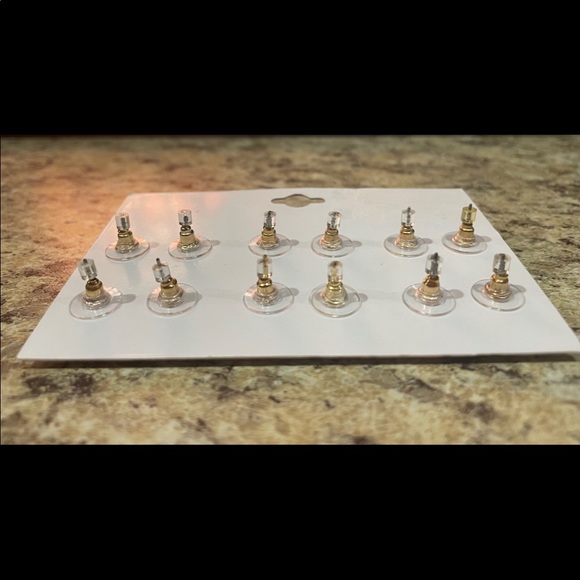 ✨2/$10 Cute pack of girly/pastel studs - Picture 3 of 3